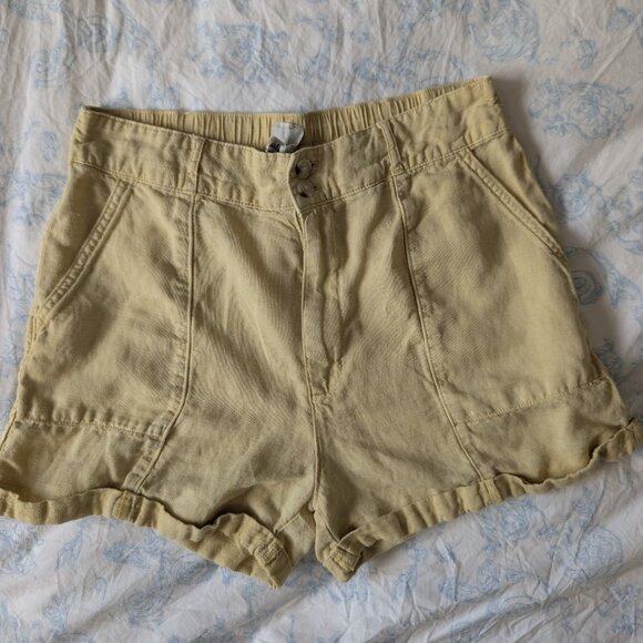 Light yellow linen/lyocell blend shorts - Picture 1 of 6